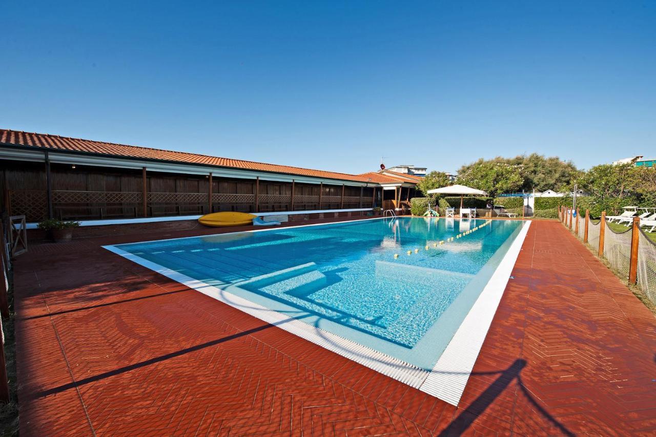 La Bougainville Tuscan Riviera B&B فياريجيو المظهر الخارجي الصورة